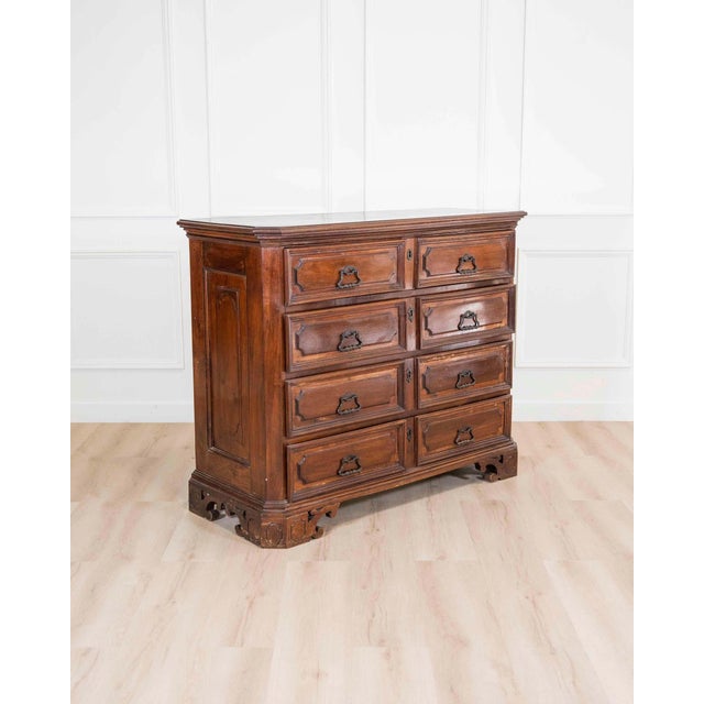 Early 18th Century Walnut Chest Of Drawers, Lombardy, Early 18th Century For Sale - Image 5 of 9