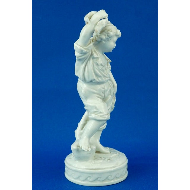 White Antique young fisherman figurine in white porcelain from Ginori Doccia, early 19th For Sale - Image 8 of 18