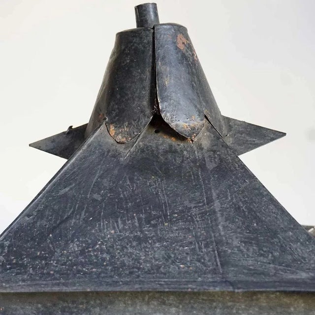 English Late 19th Century English Black Toleware & Glass Post Lantern on Painted Teak Base For Sale - Image 3 of 10