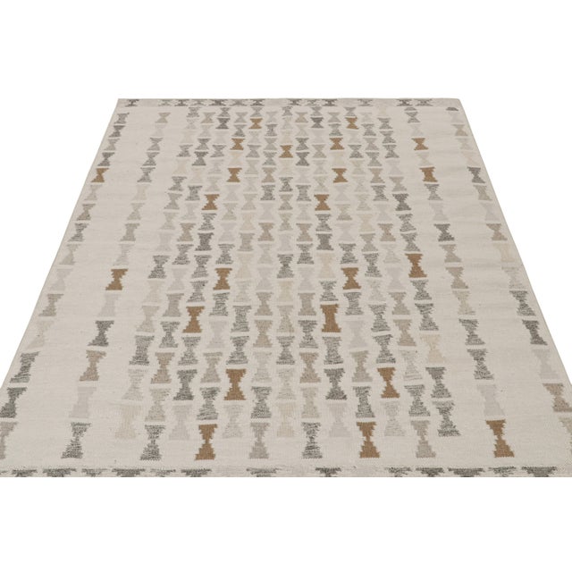 Mid-Century Modern Muted Scandinavian Kilim Rug by Celerie Kemble for Chairish, 13'x19' For Sale - Image 3 of 8