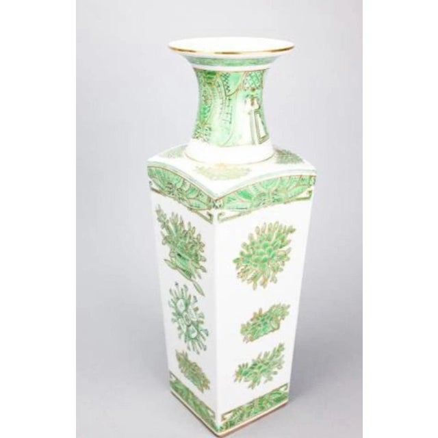Late 20th Century Japanese Imari Green Vases- a Pair For Sale In New York - Image 6 of 9