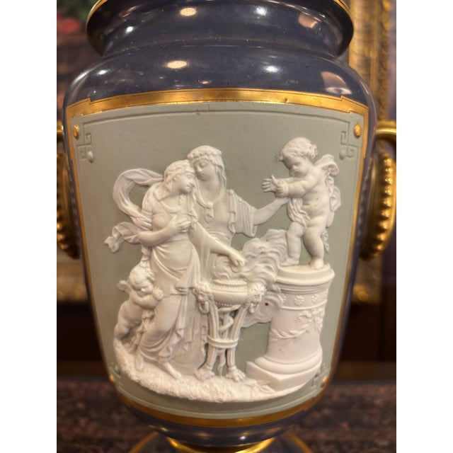 1900s Victorian Pâte-Sur-Pâte Porcelain Table Lamp For Sale - Image 4 of 9