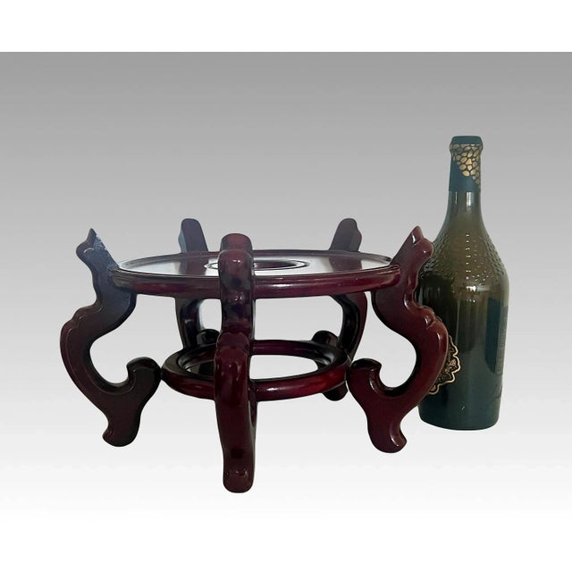 Very nice and solid well made red brown rosewood glossy Chinese stand with polished rich brown finish. Perfect to display...