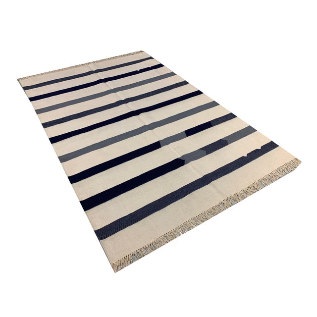 Textile Modern Handwoven Ivory Kilim 4ft 1in X 6ft 2in For Sale - Image 7 of 9