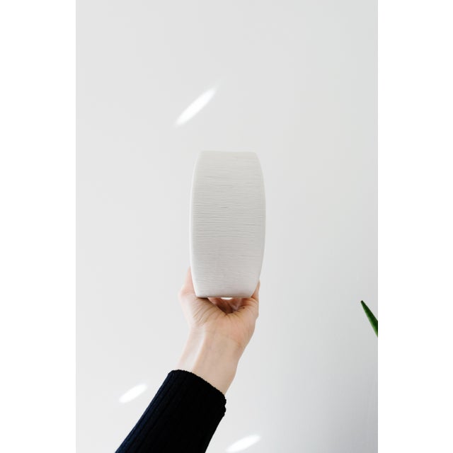 1950s Hans-Theo Baumann for Thomas Germany Matte White Porcelain Op Art Vase For Sale - Image 10 of 12