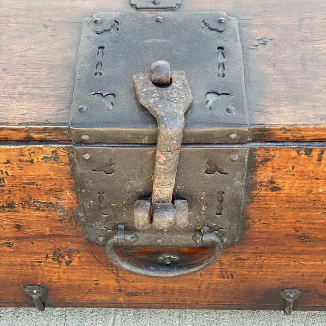 Rustic Korean Joseon Dynasty Wrought Iron Mounted Wood Coin Chest (Ton-Kwe) For Sale - Image 3 of 17