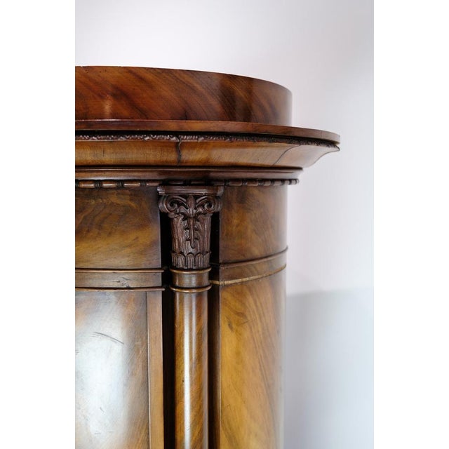 Brown Oval Mahogany Pedestal Cabinet with Carvings, 1820s For Sale - Image 8 of 11