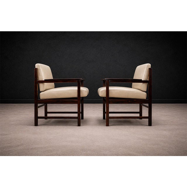 1960s Brazilian Modern Pair of Armchairs in Rosewood & Beige Leather, Bureau, 1960s For Sale - Image 5 of 8