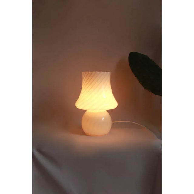 1970s Vintage Italian Swirl Murano Glass Mushroom Gardenia Lamp, 1970s For Sale - Image 5 of 9