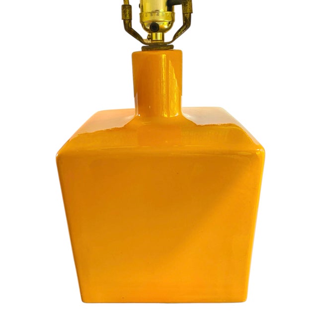 Mid-Century Modern Orange Ceramic Cube Lamp With Squared Burlap Shade For Sale - Image 3 of 4