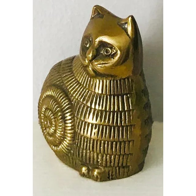 Vintage brass cat paper weight or decorative accessory. Great swirl detail to seated cat figure.
