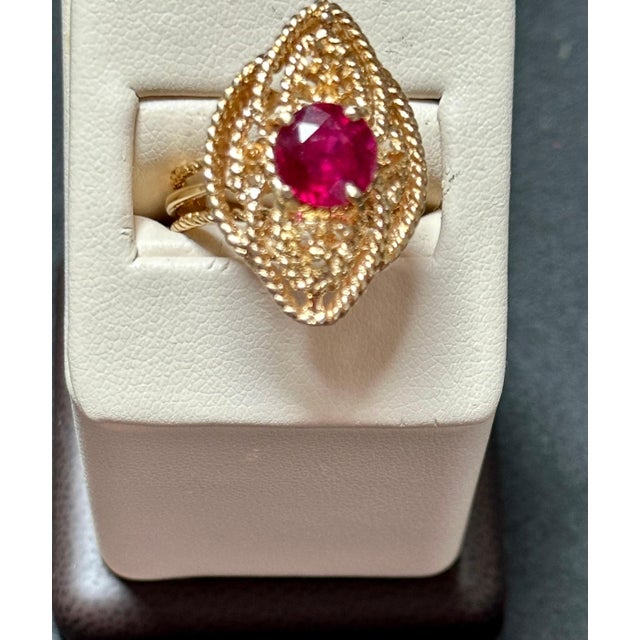 2 Carat Treated Round Ruby 14 Karat Yellow Gold Cocktail Ring, Vintage For Sale - Image 4 of 18