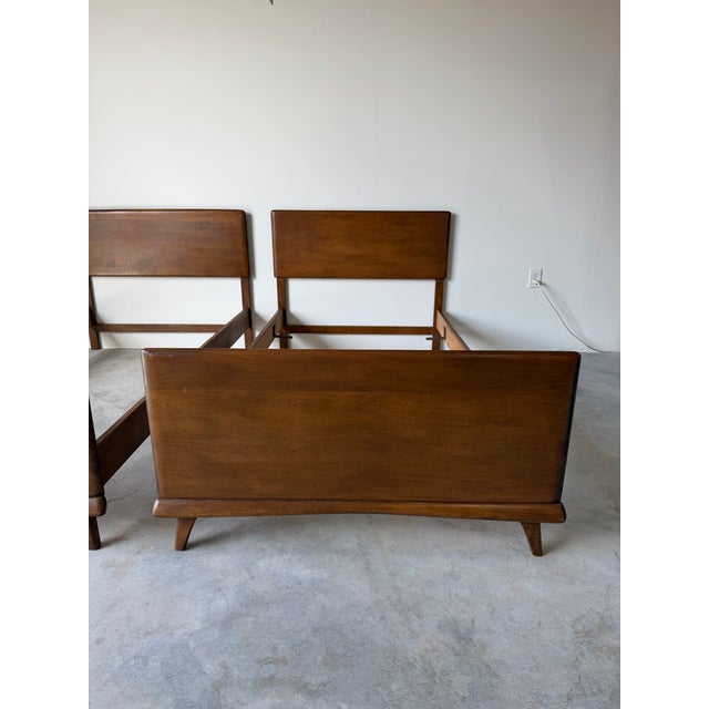 1960s Vintage Heywood-Wakefield Mid-Century Modern Twin Bed Frames – A Pair For Sale In Miami - Image 6 of 12