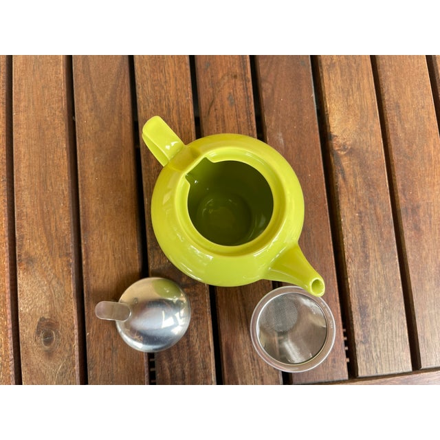 Contemporary Japan Bee House 15oz Round Apple Green Teapot With Metal Lid & Infuser For Sale - Image 4 of 6