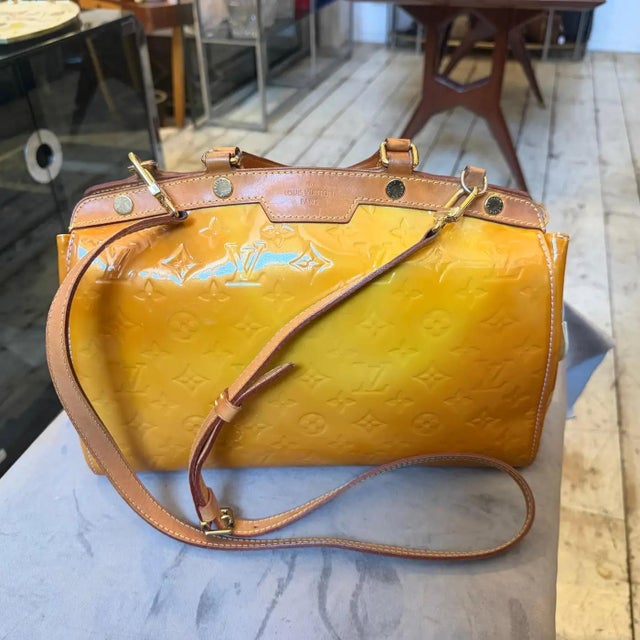 A 2002 Louis Vuitton Brea Monogram Yellow Vernis Patent Leather Shoulder Bag For Sale - Image 10 of 18