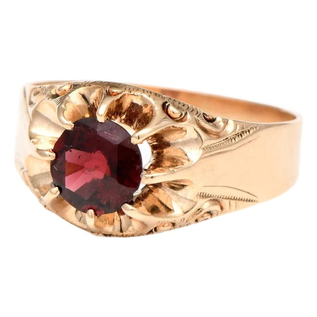 10KYR Garnet(1.25) Engraved Ring, size 9 For Sale