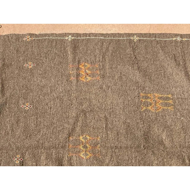 Vintage 1960s Moroccan Berber Kilim Rug, Sand and Pumpkin Orange, 4'8" × 7'9" For Sale In Palm Springs - Image 6 of 13