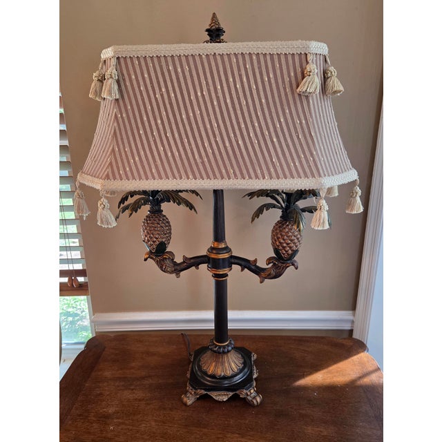 Classic elegance with this stunning Vintage Hollywood Regency Pineapple Bouillotte Table Lamp. Seamlessly blending...