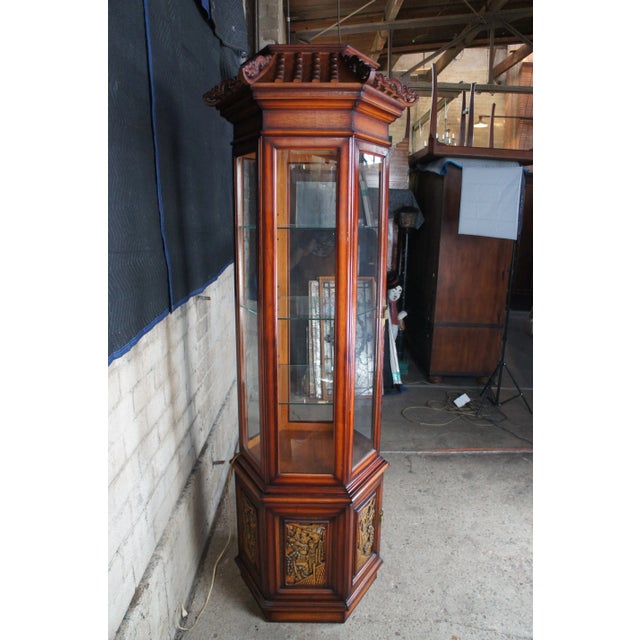 1970s Set of 2 Japanese Red Oak Dragon Carved Hexagonal Pagoda Vitrine Curio Display Cabinets For Sale - Image 10 of 12