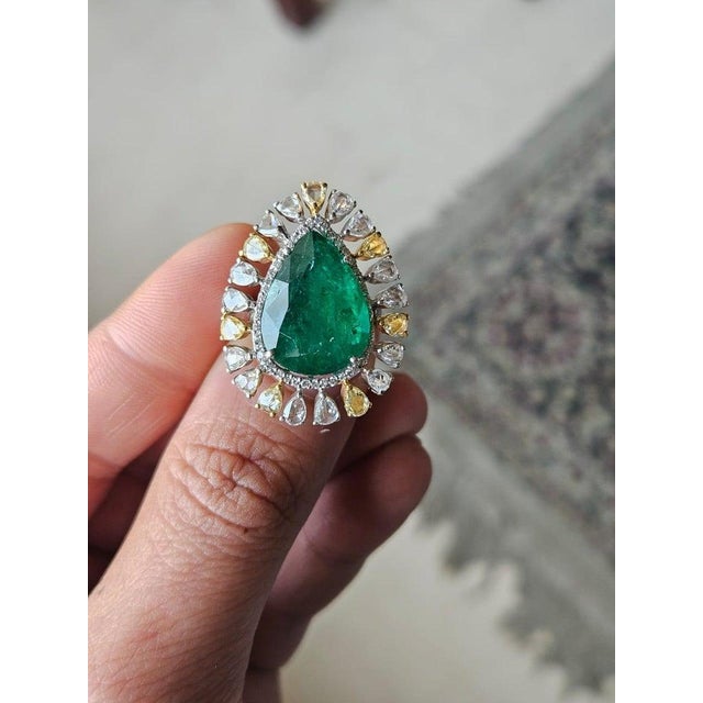 Modern Set in 18k Gold, 10.40 Carats Zambian Emerald & Rose Cut Diamond Engagement Ring, Size 6 For Sale - Image 3 of 10