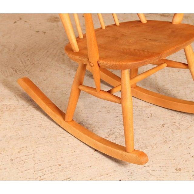 1960s Mid-Century Modern Elm and Beech Rocking Chair from Ercol, 1960s For Sale - Image 5 of 13