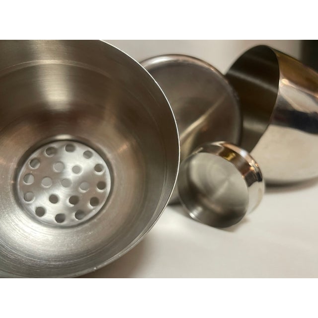 Metal 1960s Mid-Century Italian-Style 18/10 Stainless Steel "Bullet" Cocktail Shaker – 4-Piece Set For Sale - Image 7 of 8