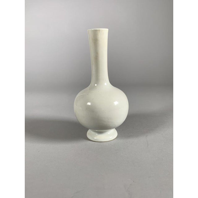 Dehua porcelain vase, Kangxi Dynasty (1661-1722), monochrome China For Sale - Image 6 of 9