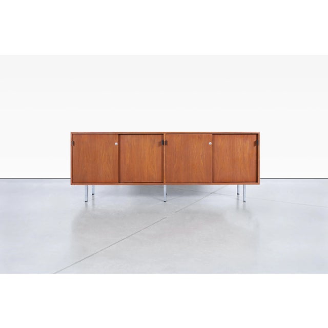 Sienna Mid-Century Modern Walnut and Chrome Credenza by Florence Knoll, 1960s For Sale - Image 8 of 12