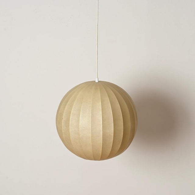 Mid-Century Round Beige Cocoon Pendant Light by Achille Castiglioni for Hille, Italy, 1960s For Sale - Image 3 of 11