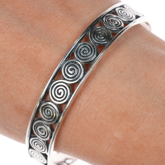 8" Retired James Avery Mycenaean bangle bracelet in sterling. Weight and measurements in pics. Selling the exact piece...