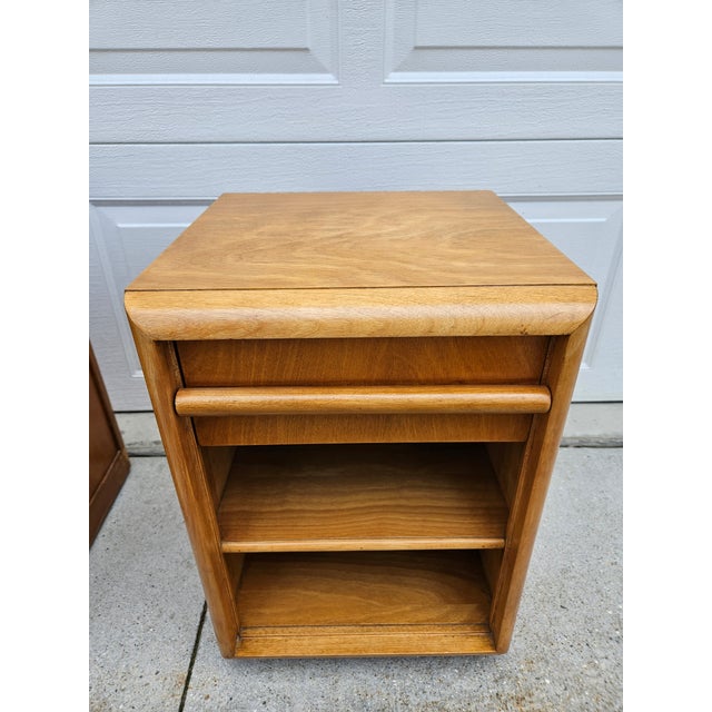 Mid-Century Modern Walnut Robsjohn-Widdicomb Style Nightstands For Sale - Image 11 of 17