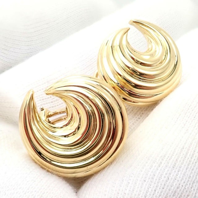 Contemporary Tiffany & Co. 18k Yellow Gold Crescent Moon Vintage Earrings, Pair For Sale - Image 3 of 9