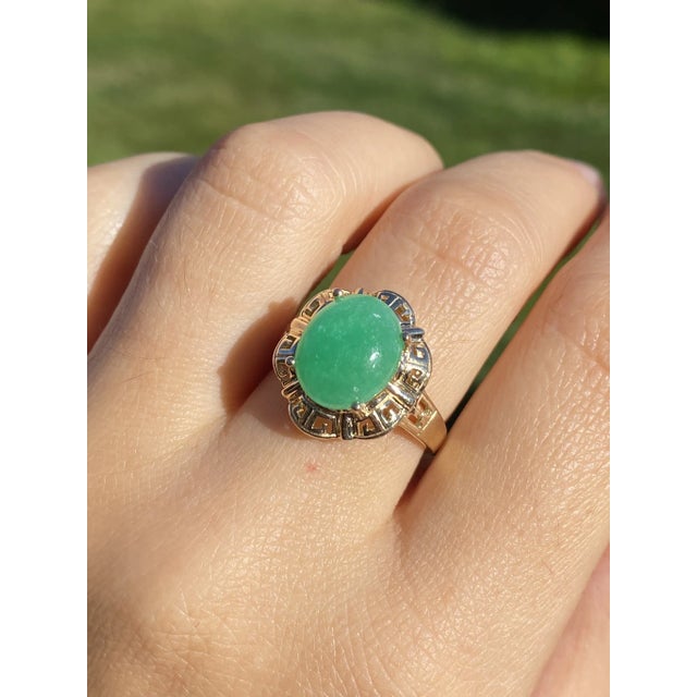 The Wyevale: Ladies 14K Ring set with 4.57 CT Jadeite For Sale - Image 10 of 10