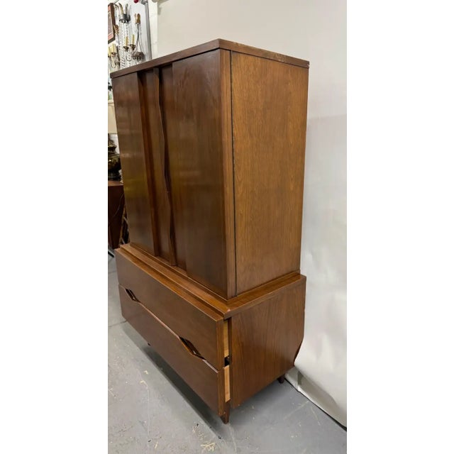 American of Martinsville Mid-Century Modern American of Martinsville Walnut High Boy Dresser or Armoire For Sale - Image 4 of 18