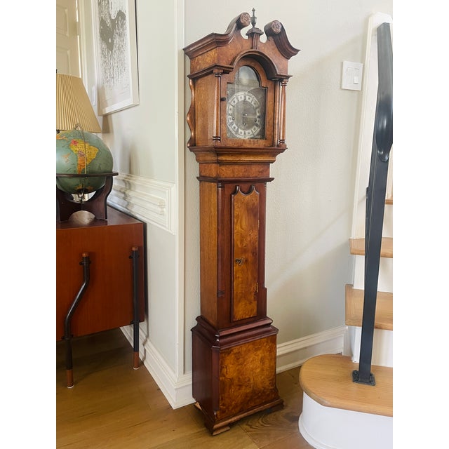 This elegant vintage English-style grandmother (hall) clock beautifully combines traditional longcase design with quality...