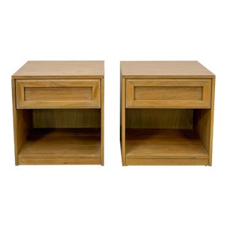 Mid 20th Century Thomasville Blonde Oak Nightstands Pair of Vintage Drawers Storage For Sale