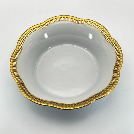 Traditional Carl Schumann Arzberg Reticulated Porcelain Bowl 7.5-inch With Gilded Scalloped Edge (Antique, Ca. 1920) Bavaria For Sale - Image 3 of 12
