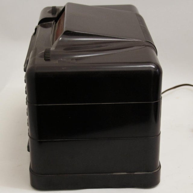Mid-Century Modern Frogeye Model 427 Radio, 1940s For Sale - Image 3 of 10
