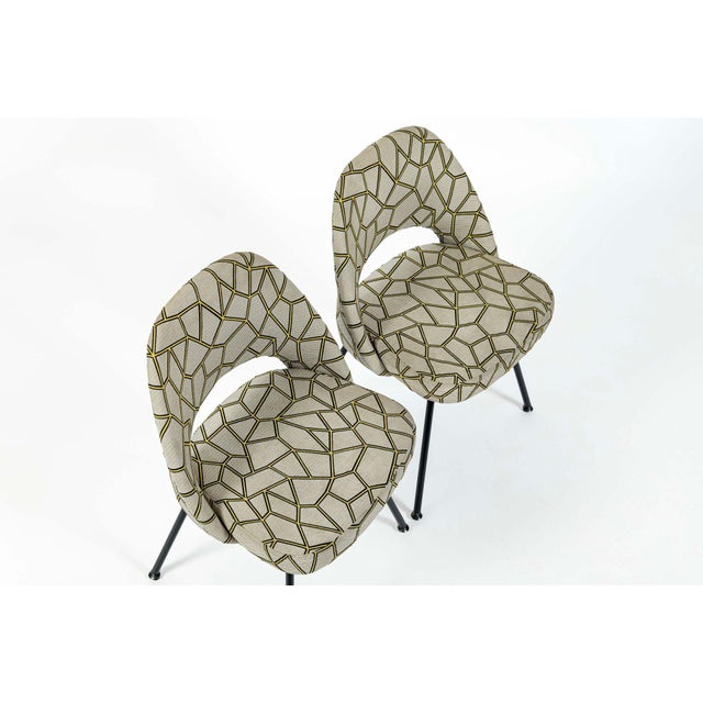 Beige Set of 4 Eero Saarinen Executive Side Chairs for Knoll Mid Century Modern Black Metal For Sale - Image 8 of 12