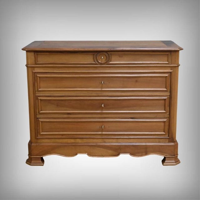 Louis-Philippe Style Walnut Chest of Drawers, 1900s, in Restored conditions. Designed 1890 to 1919