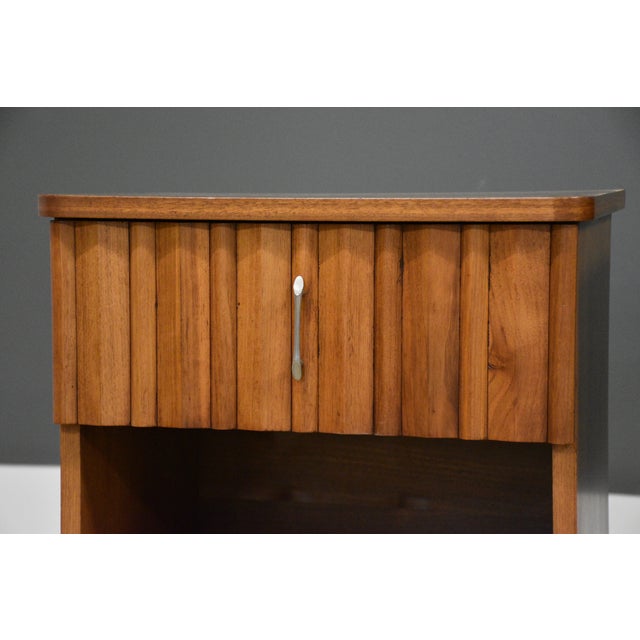 Young Manufacturing 1960s Refinished Walnut Nightstands by Young - A Pair For Sale - Image 4 of 8