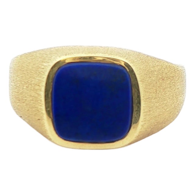 1980s 14k Yellow Gold Solitaire Lapis Ring, Size 6.25 For Sale