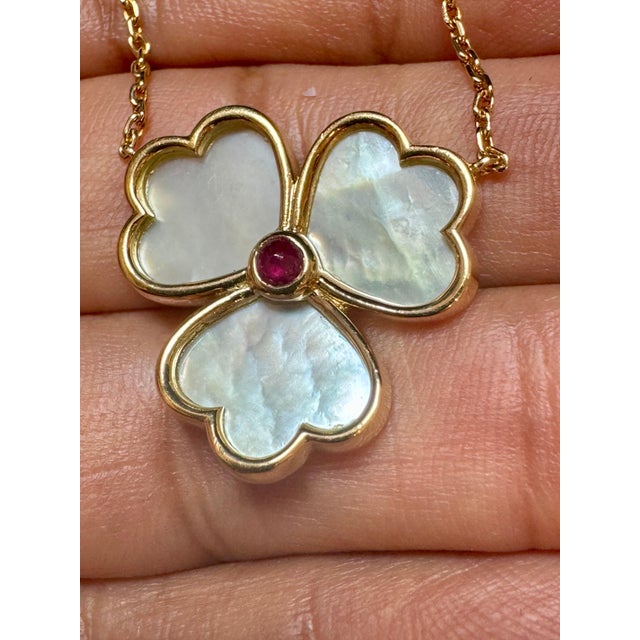 White Mauboussin Paris 18Kt Yellow Gold Vintage Mother Of Pearl Clover Pendant For Sale - Image 8 of 18