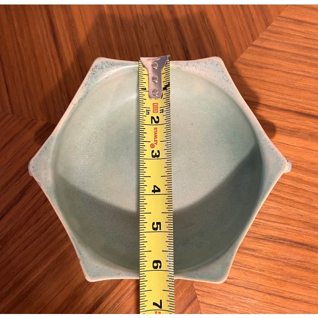 Vintage Roseville Bleeding Heart Handled Bowl Signed 379–6 Estate Find For Sale - Image 14 of 14