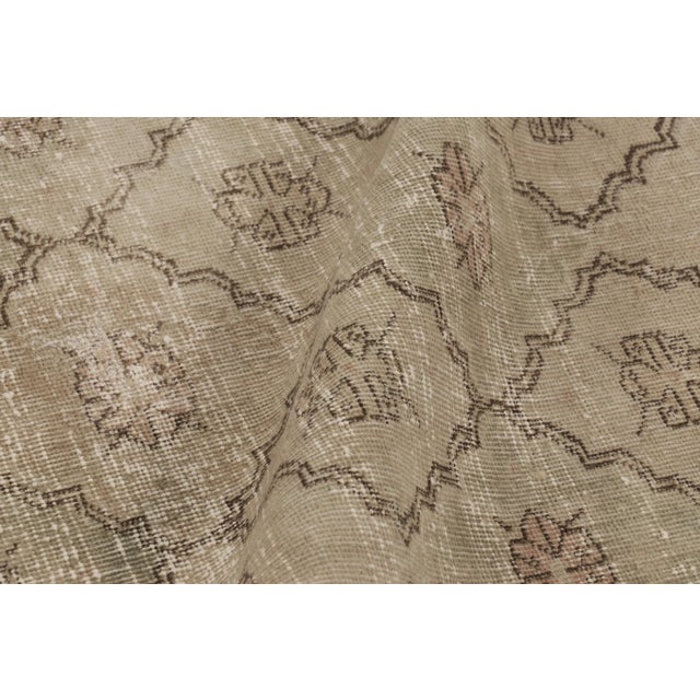 Textile Vintage Turkish Runner Rug, Beige & Cream With Diamond Patterns – Rug & Kilim For Sale - Image 7 of 8