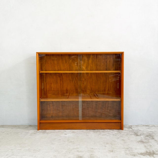 Bookcase with Sliding Glass Doors from Gibbs Furniture, 1960s For Sale - Image 9 of 9