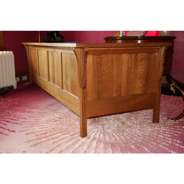 Early 21st Century Amish Made Mission Arts and Crafts Cubic Panel Sofa Quartersawn Oak Sofa For Sale - Image 4 of 9