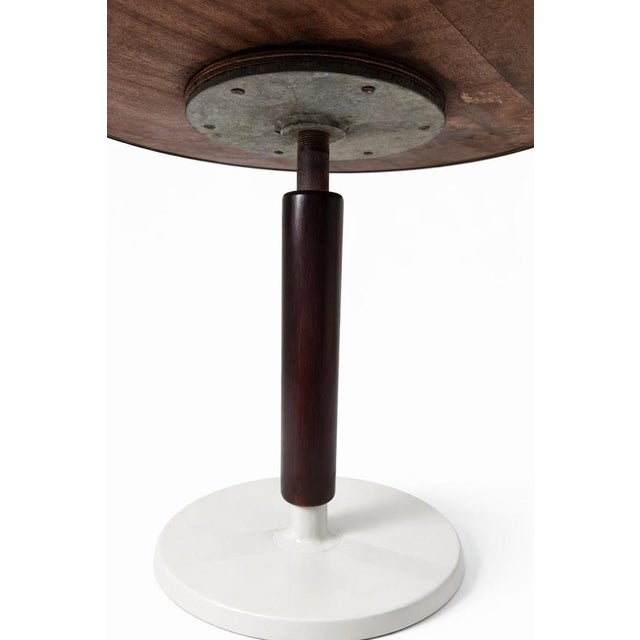 1950s Italian Burl and Brass Yacht Side Table, 1950s For Sale - Image 5 of 9