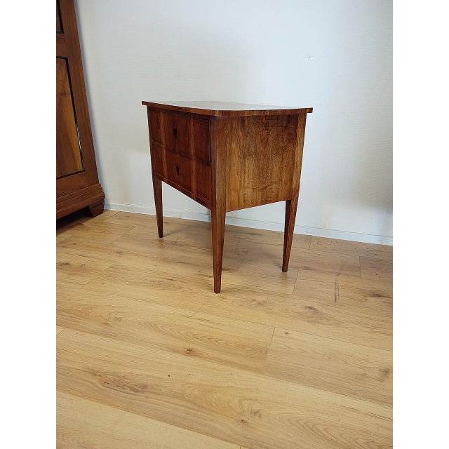 Small Biedermeier Chest of Drawers in Walnut Veneer, 1820 For Sale - Image 9 of 18