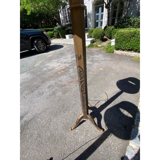 Early 20th Century Pair of Chinoiserie Floor Lamps With Silk Shades For Sale - Image 4 of 12